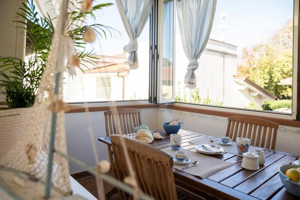 شقة Art Of Living 100 Meters From The Sea. مارينا دي بييتراسانْت المظهر الخارجي الصورة