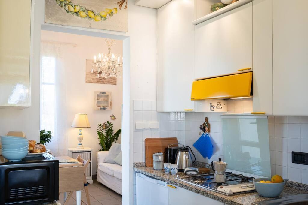 شقة Art Of Living 100 Meters From The Sea. مارينا دي بييتراسانْت المظهر الخارجي الصورة