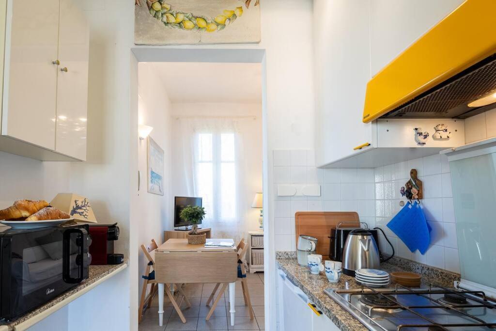 شقة Art Of Living 100 Meters From The Sea. مارينا دي بييتراسانْت المظهر الخارجي الصورة
